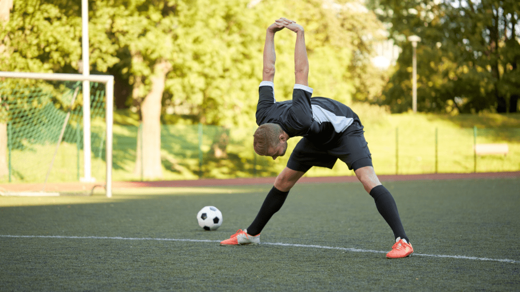 Trening motoryczny piłkarza – ćwiczenia mobilności i rozciągania na boisku