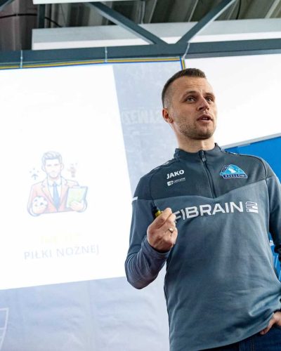 2023_12_02-konferencja-szkoleniowa-dla-trenerow-organizowana-przez-AP-i-PZPN-Marcin-Wlodarski